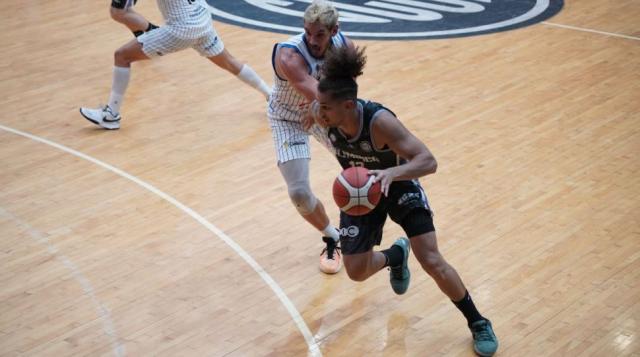 Ol�mpico impuso credenciales en casa