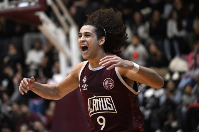 Merchant abri� la puerta del ascenso