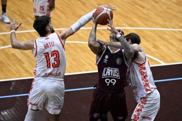 Merchant abri� la puerta del ascenso