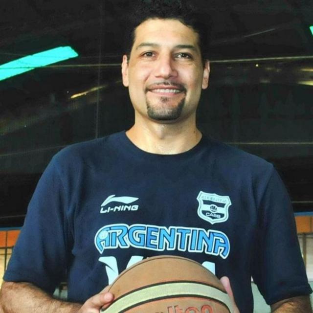 Ramiro D�az Cuello presenciar� las pr�cticas de Bah�a Basket