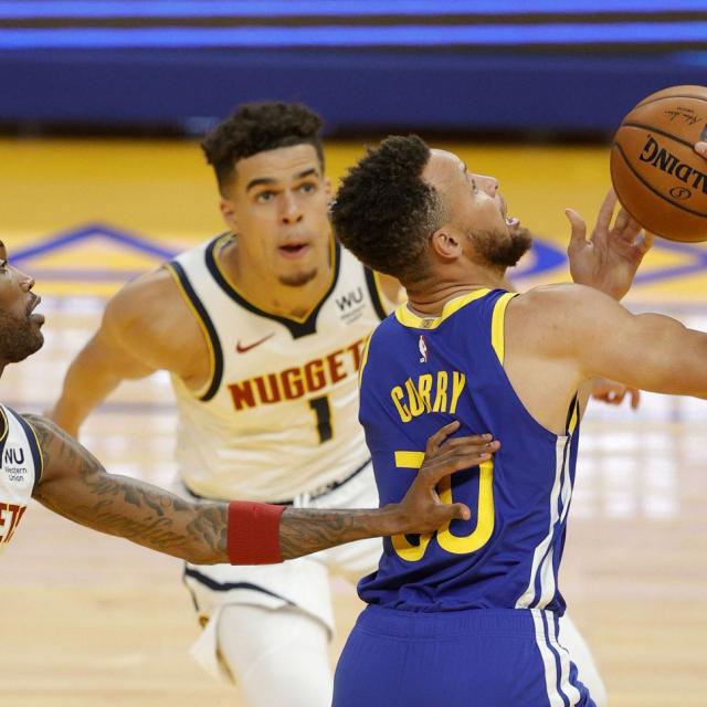 Stephen Curry demoli a Denver Nuggets